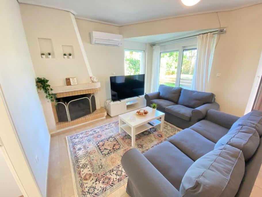 Cozy 2 Room Apartment With Garden Near Athens Air-Port Artemida  Exterior photo
