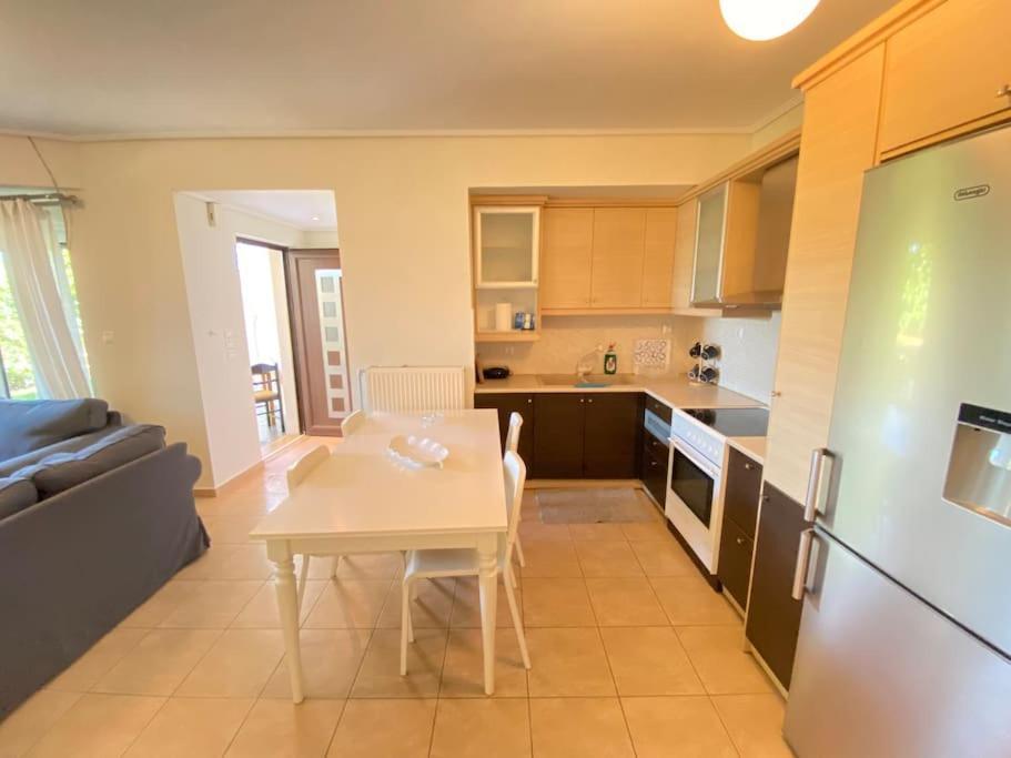 Cozy 2 Room Apartment With Garden Near Athens Air-Port Artemida  Exterior photo