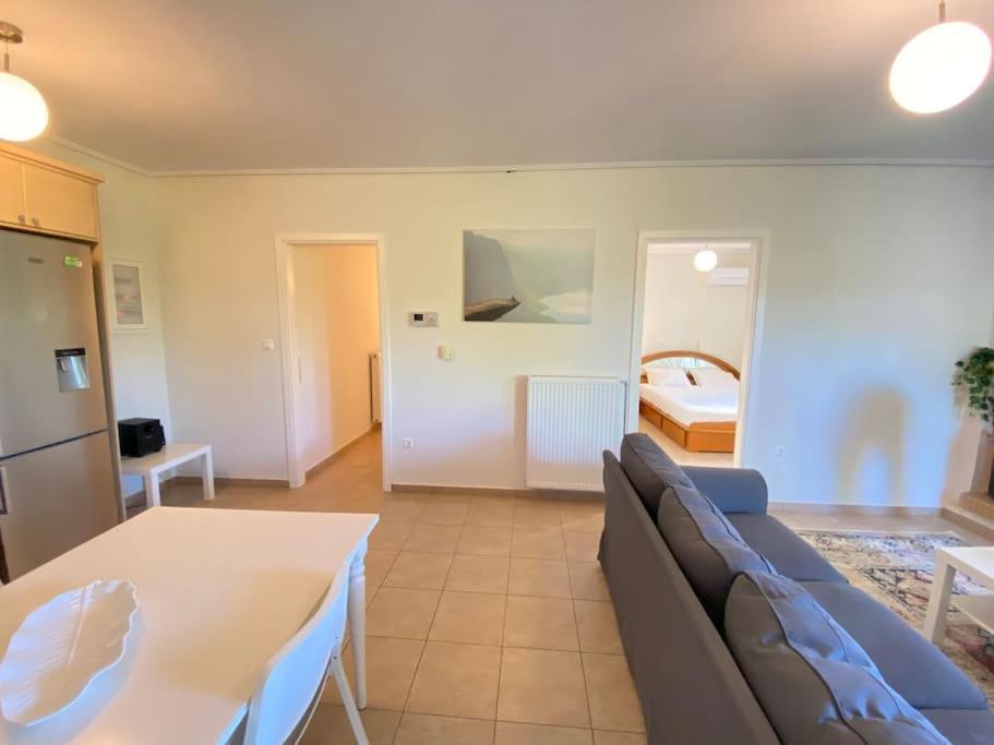 Cozy 2 Room Apartment With Garden Near Athens Air-Port Artemida  Exterior photo