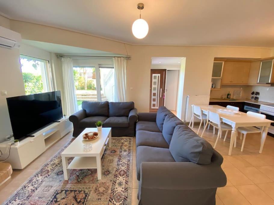 Cozy 2 Room Apartment With Garden Near Athens Air-Port Artemida  Exterior photo
